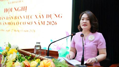 Phó Chủ tịch UBND xã Hoài Đức Đồng Thị Nga báo cáo tại hội nghị. Ảnh: ĐH