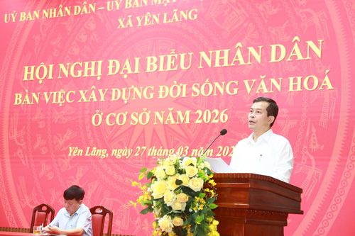 Phó Bí thư Thường trực Đảng ủy xã Yên Lãng Lỗ Xuân Hòa phát biểu thại hội nghị. Ảnh: Phạm Hùng