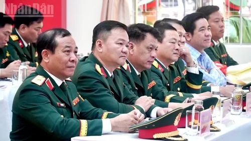 Đại biểu dự lễ.