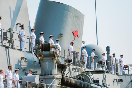 HMAS Toowoomba cập cảng Đà Nẵng.