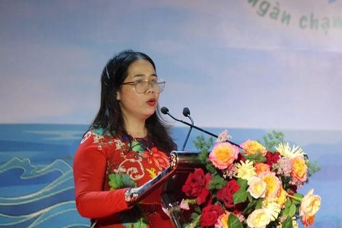 Bà Đỗ Thị Diệu Hạnh - Giám đốc Sở VHTT&amp;DL tỉnh Gia Lai, phát biểu tại lễ khai mạc.