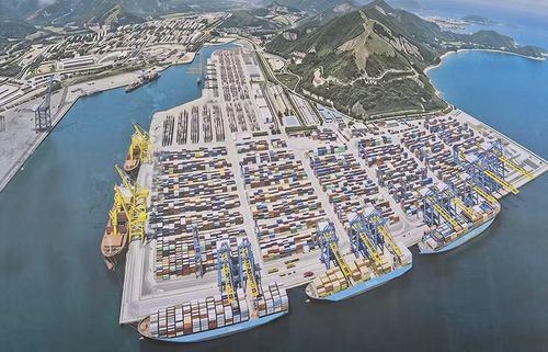 Phối cảnh dự án Đầu tư xây dựng tổng thể Bến cảng container Liên Chiểu có tổng mức đầu tư dự kiến là 45.268 tỷ đồng, do nhà đầu tư Liên danh Công ty Cổ phần Tập đoàn Hateco - Công ty TNHH Cảng biển Hateco - APM Terminals B.V. (Hà Lan) thực hiện.
