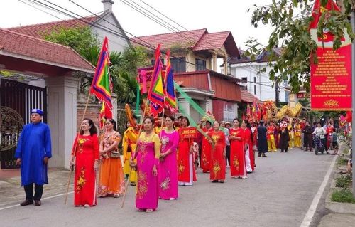 Nghi thức rước kiệu về Chùa Hương Nghiêm.