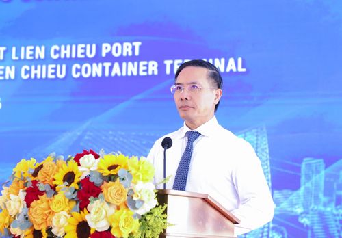 Chủ tịch UBND thành phố Phạm Đức Ấn phát biểu tại buổi lễ. Ảnh: NGỌC PHÚ
