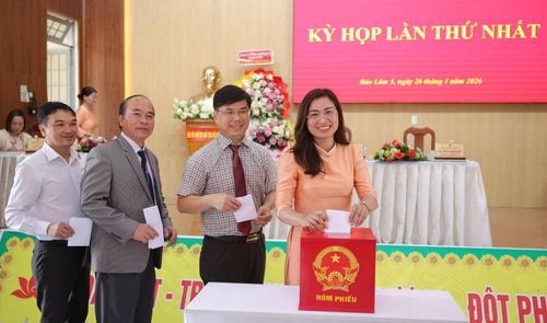 Kỳ họp đã tiến hành bầu các chức danh lãnh đạo chủ chốt của HĐND và UBND xã nhiệm kỳ 2026-2031