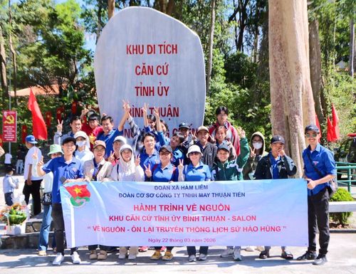 Đoàn cơ sở May Thuận Tiến tổ chức hành trình về nguồn tại Khu Di tích Căn cứ Tỉnh ủy Bình Thuận