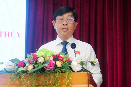 Đồng chí Nguyễn Hữu Thông, Bí thư Đảng ủy, Chủ tịch HĐND phường Phú Thủy nhiệm kỳ 2026 - 2031 phát biểu tại kỳ họp