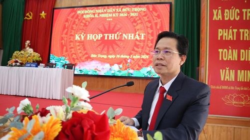Đồng chí Trần Trung Hiếu, Bí thư Đảng ủy, Chủ tịch HĐND xã nhiệm kỳ 2026 – 2031, phát biểu tại Kỳ họp