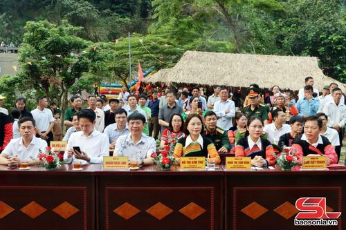 Các đại biểu dự Lễ hội.