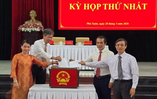  Bỏ phiếu bầu chức danh Chủ tịch HĐND phường Phú Xuân