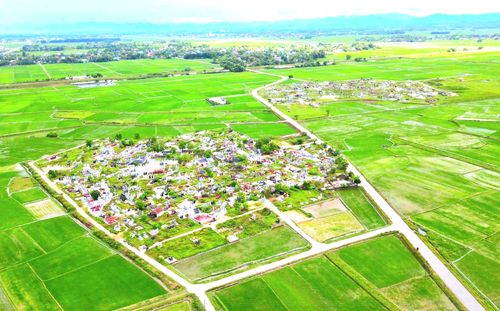 Dự án đường sắt tốc độ cao trên trục Bắc - Nam qua địa bàn phường Hà Huy Tập có chiều dài khoảng 9,1km, ảnh hưởng 1.067 hộ.