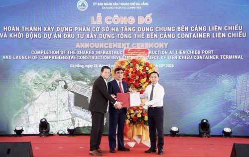 Liên danh Hateco – APMT đón nhận quyết định phê duyệt kết quả lựa chọn nhà đầu tư. Ảnh: VGP