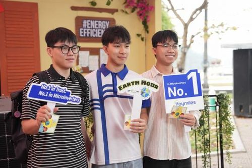 Các bạn trẻ tham gia trải nghiệm, hưởng ứng chương trình.