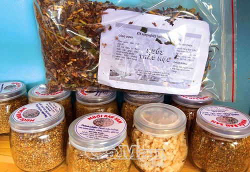 Làng du lịch muối thông minh ấp Vĩnh Tiến sản xuất nhiều sản phẩm muối để phục vụ khách du lịch.