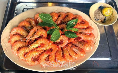 Muối Cà Mau được sử dụng trong chế biến ẩm thực giúp món ăn thêm đậm đà hương vị.