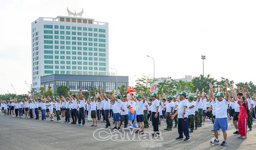  Các vận động viên khởi động trước khi xuất phát.