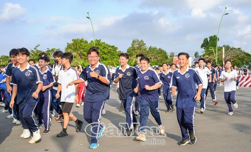  Đông đảo vận động viên là học sinh trên địa bàn tỉnh tham gia Ngày chạy Olympic vì sức khỏe toàn dân năm 2026.