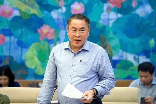Phó Tổng Kiểm toán nhà nước Trần Minh Khương phát biểu tại Phiên họp. Ảnh: VPQH