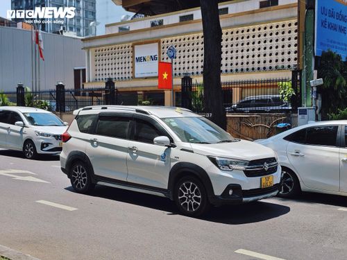 Lái xe êm ái, hạn chế tăng giảm ga đột ngột giúp tiết kiệm xăng khi di chuyển