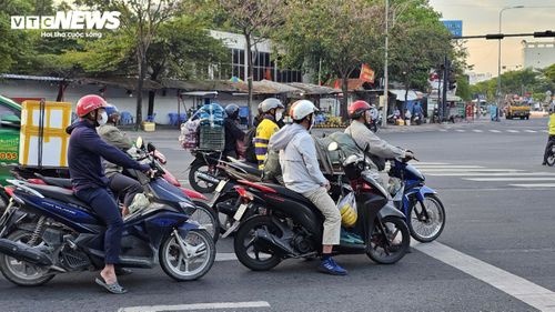 Các chuyên gia cho rằng nên tắt máy khi dừng đèn đỏ trên 50 giây.