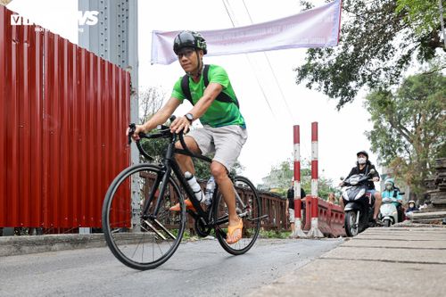 Trong quá trình thi công, việc tổ chức phân luồng, điều tiết giao thông có thể gây ra tình trạng ùn ứ cục bộ. Đại diện đơn vị thi công bày tỏ mong muốn người dân thông cảm và phối hợp.