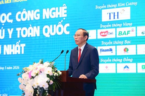 Thứ trưởng Bộ Nông nghiệp và Môi trường Phùng Đức Tiến phát biểu tại hội nghị. Ảnh: Tùng Đinh