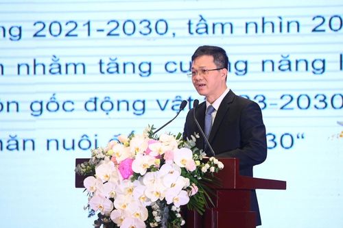 Ông Nguyễn Văn Long, Vụ trưởng Vụ Khoa học và Công nghệ (Bộ Nông nghiệp và Môi trường) phát biểu tại hội nghị. Ảnh Tùng Đinh