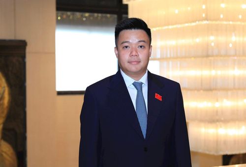 Đại biểu Nguyễn Hà Duy, Phó Trưởng phòng Quan hệ quốc tế (Văn phòng UBND thành phố Hà Nội) là đại biểu trẻ nhất HĐND thành phố Hà Nội nhiệm kỳ 2026-2031. Ảnh: Quang Thái