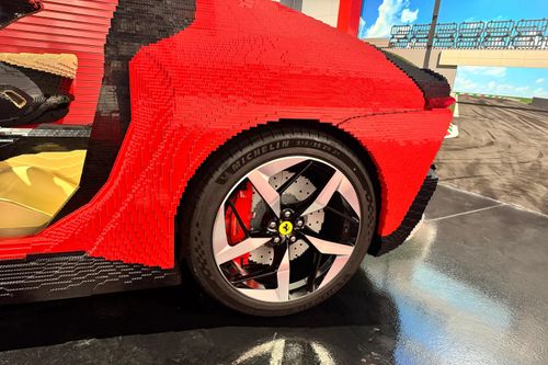  Động cơ V12 hút khí tự nhiên 6.5L có công suất 830 mã lực và mô-men xoắn 678 Nm, giúp Ferrari 12Cilindri Spider tăng tốc 0-100 km/h dưới 3 giây, vận tốc tối đa hơn 340 km/h. 