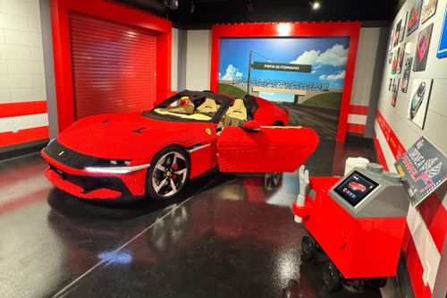  Ra mắt vào tháng 5/2024, Ferrari 12Cilindri Spider đảm nhận vị trí siêu xe đầu bảng, thay thế cho chiếc 812 GTS. Cảm hứng cho chiếc xe này đến từ những thiết kế Gran Turismo của thương hiệu, đặc biệt là chiếc 365 GTB/4 Daytona. 