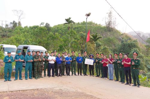 Xây dựng các công trình thanh niên “Thắp sáng vùng biên”, “Đường cờ Tổ quốc"