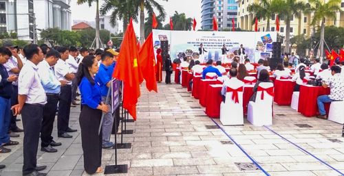  Đông đảo lực lượng của các xã, phường tham gia lễ ra quân. Ảnh: XUÂN QUỲNH 