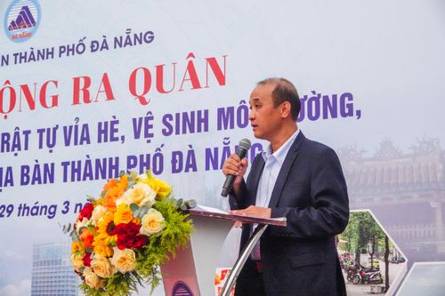  Ông Lê Quang Nam, Phó Chủ tịch UBND TP Đà Nẵng phát biểu tại lễ ra quân. Ảnh: XUÂN QUỲNH 