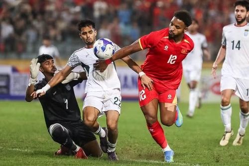 Xuân Son không ghi bàn khi tuyển Việt Nam thắng Bangladesh 3-0, anh quyết tâm xé lưới tuyển Malaysia ngày 31/3.