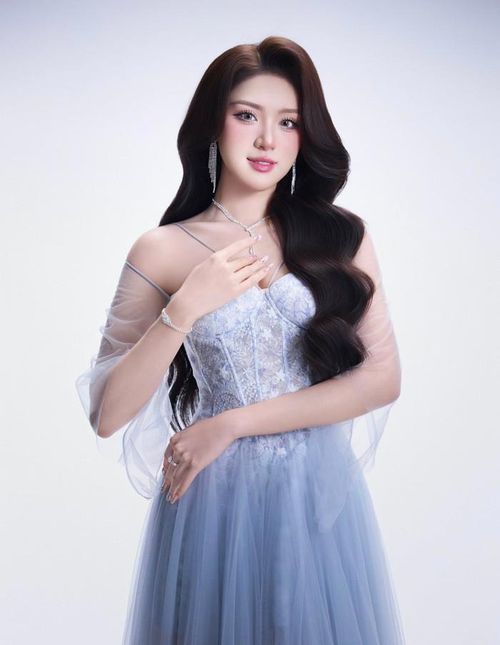 Phương Oanh là thí sinh có kinh nghiệm thi sắc đẹp. Ảnh: FBNV