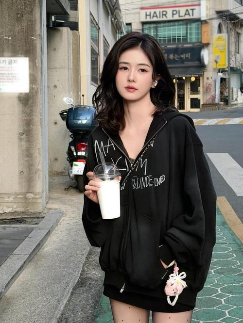 Bạch Lộc vốn nổi tiếng với nhan sắc xinh đẹp. Ảnh: IGNV
