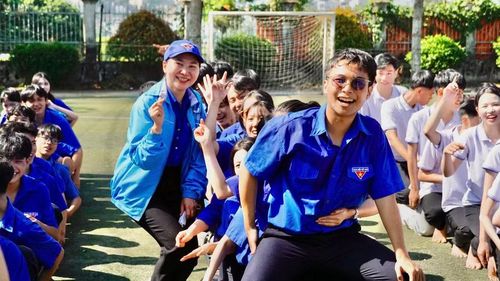 Cô Lê Thị Anh Đào đã có kỷ niệm đáng nhớ cùng học sinh tại ngày hội. Ảnh: D.L