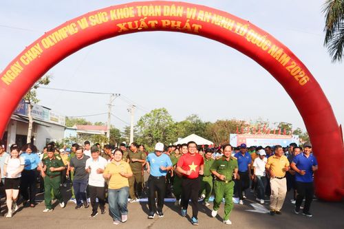 Chạy đồng hành hưởng ứng “Ngày chạy Olympic vì sức khỏe toàn dân - Vì an ninh Tổ quốc năm 2026” tại phường Bình Thuận