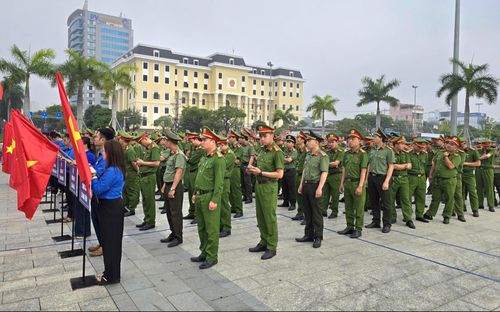 Nhiều lực lượng cùng tham gia lập lại trật tự vỉa hè ở Đà Nẵng.