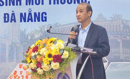 Ông Lê Quang Nam, Phó chủ tịch UBND TP Đà Nẵng phát biểu tại lễ ra quân.