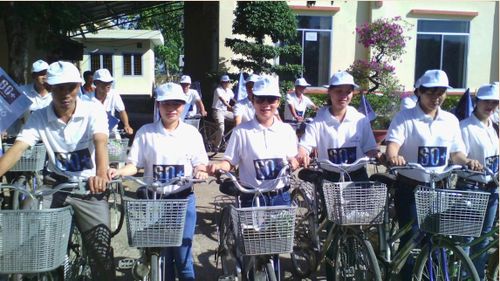 CBCNV Công ty Điện lực Lâm Đồng đạp xe hưởng ứng Chiến dịch Giờ Trái đất 2026. (Ảnh: PC Lâm Đồng)