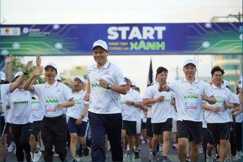 Sáng 28/3, EVNSPC tổ chức Giải chạy bộ hưởng ứng Giờ trái đất 2026, thu hút gần 800 vận động viên tham gia. (Ảnh: PC Vĩnh Long)