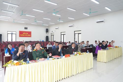 100% đại biểu HĐND phường tham dự đã thống nhất cao bầu các chức danh chủ chốt. Ảnh: Hữu Tiệp