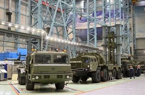 Theo vị Phó Chủ tịch ủy ban Duma Quốc gia, các nhà máy không chỉ tăng được sản lượng mà còn nâng cao chất lượng sản phẩm. Điển hình như trong 4 năm qua, tính năng kỹ chiến thuật của đạn dược hàng không đã được mở rộng đáng kể, cả tên lửa và bom lượn tầm xa.