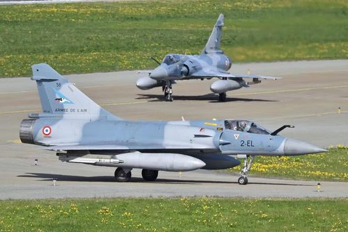 Cần lưu ý rằng tiêm kích Mirage 2000-5EDA mà Không quân Qatar sở hữu chính là phiên bản hiện đại hóa từ mẫu Mirage 2000-5 tiêu chuẩn được Pháp thiết kế chế tạo.