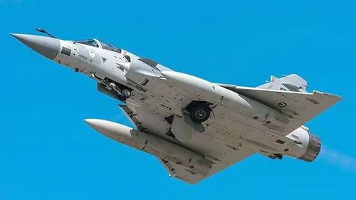 Đáng chú ý là Qatar đã cố gắng bán phi đội gồm 9 chiếc Mirage 2000-5EDA một chỗ ngồi và 3 chiếc Mirage 2000-5DDA hai chỗ ngồi mà họ mua từ thập niên 1990 trong nhiều năm qua.