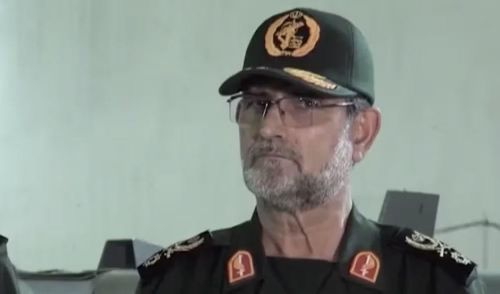 Theo các nguồn tin, vị tướng này phụ trách các hoạt động hải quân và trực tiếp chỉ đạo việc kiểm soát tuyến hàng hải chiến lược tại Eo biển Hormuz.