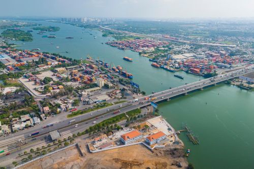 Đồng Nai đang phát triển hệ thống giao thông với đầy đủ 5 phương thức, gồm đường bộ, đường hàng không, đường sắt, đường hàng hải và đường thủy nội địa. Ảnh: Quỳnh Danh.