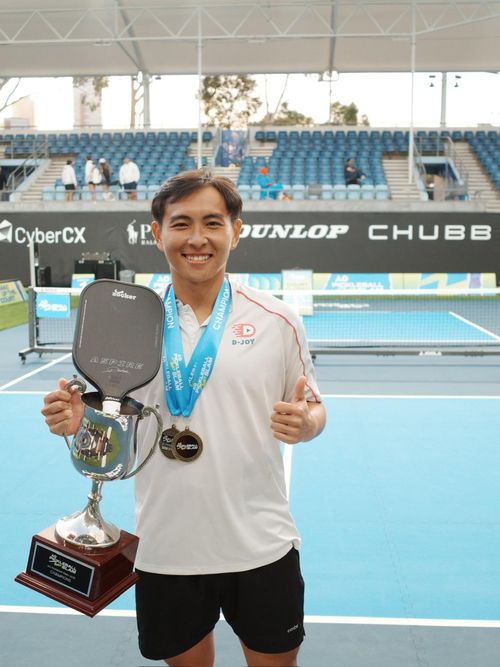  Phúc Huỳnh là tay vợt Việt Nam đầu tiên đăng quang tại AO Pickleball Slam. 