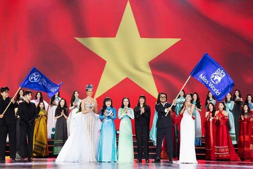 Tổng đạo diễn Hoàng Nhật Nam nhận cờ đăng cai Cuộc thi Miss World lần thứ 73 năm 2026 dự kiến tổ chức tại Việt Nam